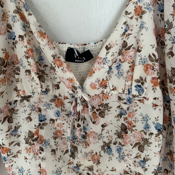 Vici FLORAL BUTTON DOWN TOP- IVORY/OLIVE with pink and blue flowers - Picture 8 of 10